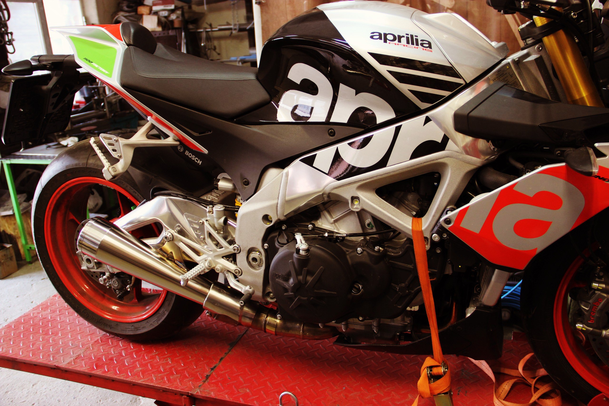 Aprilia Tuono V4 1100 Factory