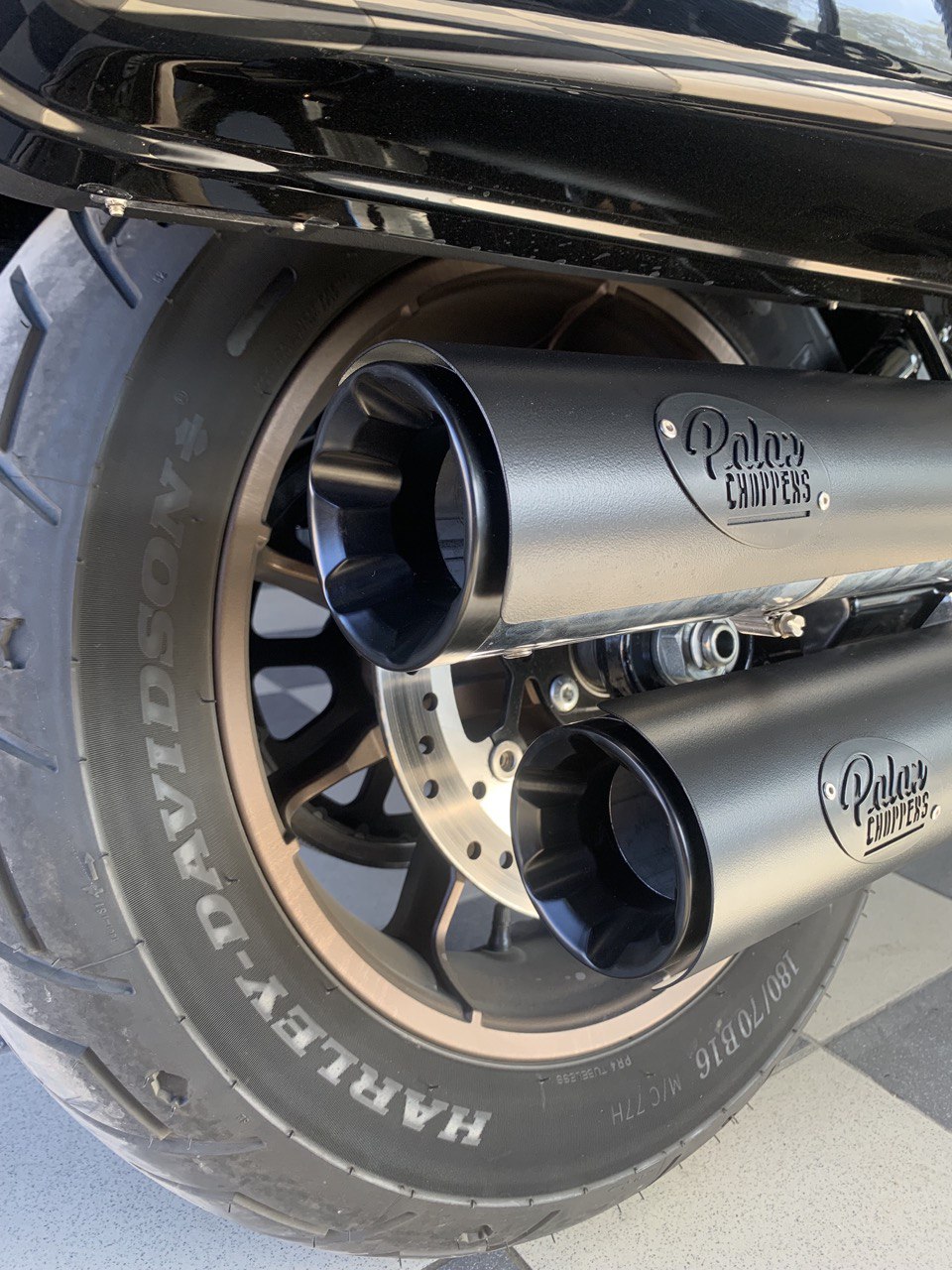 Harley-Davidson Low rider ST Mufflers